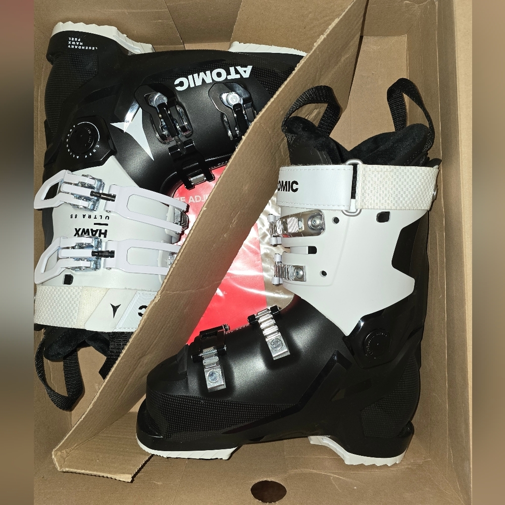 Atomic Black and White Ski Boots Hawx Ultra 85
